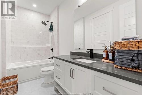 385 Caserta Crescent, Lakeshore, ON - Indoor Photo Showing Bathroom