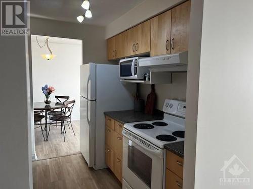 470 Laurier Avenue W Unit#1703, Ottawa, ON - Indoor Photo Showing Kitchen