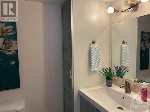 470 Laurier Avenue W Unit#1703, Ottawa, ON - Indoor Photo Showing Bathroom