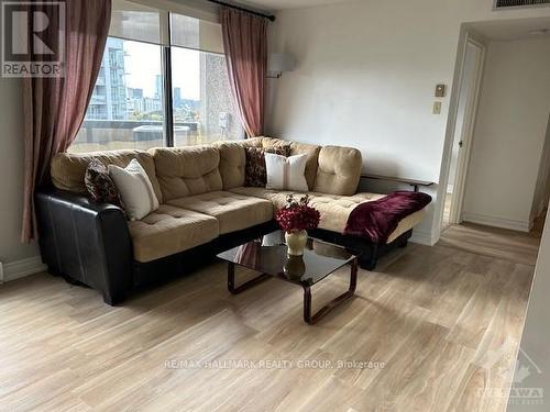 1703 - 470 Laurier Avenue W, Ottawa, ON - Indoor Photo Showing Living Room