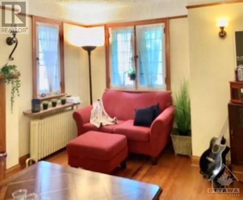 404 Holland Avenue, Ottawa, ON - Indoor Photo Showing Living Room