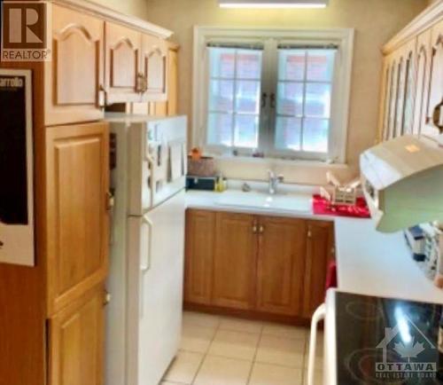 404 Holland Avenue, Ottawa, ON - Indoor Photo Showing Kitchen With Double Sink