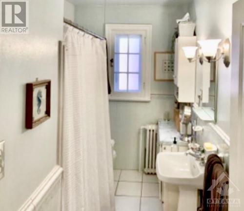 404 Holland Avenue, Ottawa, ON - Indoor Photo Showing Bathroom