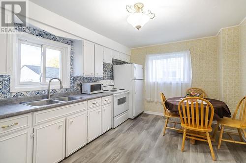 611 Lennox Ave, Sault Ste. Marie, ON - Indoor Photo Showing Kitchen With Double Sink