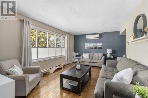 154 Norden Cres, Sault Ste. Marie, ON - Indoor Photo Showing Living Room