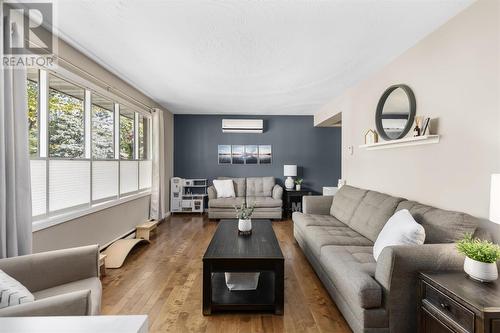 154 Norden Cres, Sault Ste. Marie, ON - Indoor Photo Showing Living Room