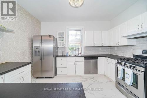 19 Ritson Road S, Oshawa (Central), ON - Indoor Photo Showing Kitchen With Double Sink With Upgraded Kitchen