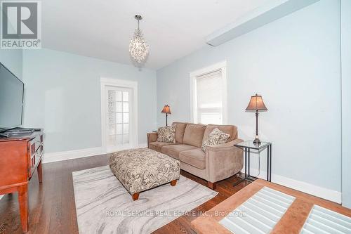 19 Ritson Road S, Oshawa (Central), ON - Indoor Photo Showing Living Room