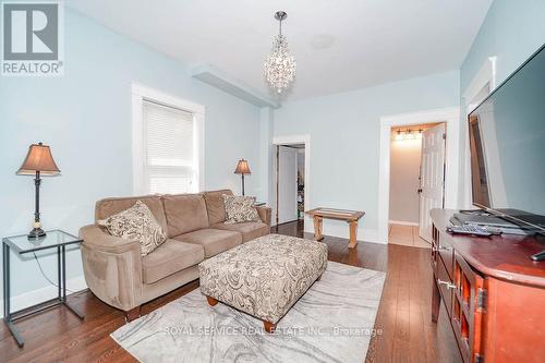 19 Ritson Road S, Oshawa (Central), ON - Indoor Photo Showing Living Room