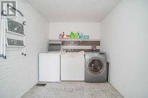 19 Ritson Road S, Oshawa (Central), ON - Indoor Photo Showing Laundry Room