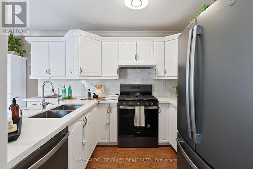 69 Jays Drive, Whitby (Williamsburg), ON - Indoor Photo Showing Kitchen With Double Sink