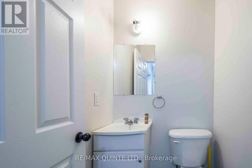 192 Dufferin Avenue, Belleville, ON - Indoor Photo Showing Bathroom