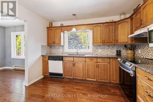 563 Thrasher Road, Belleville, ON - Indoor Photo Showing Kitchen