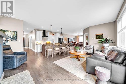 8 Curtis Street, Prince Edward County (Picton), ON - Indoor Photo Showing Living Room