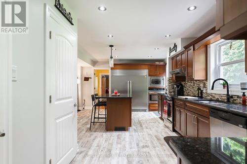 351323 17Th Line, East Garafraxa, ON - Indoor Photo Showing Kitchen With Upgraded Kitchen