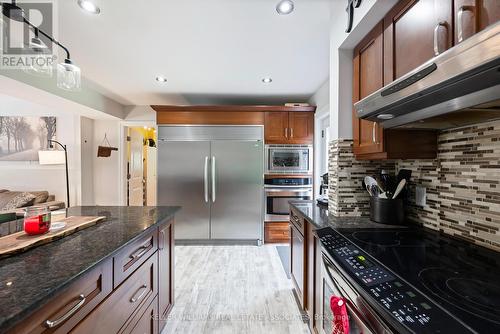 351323 17Th Line, East Garafraxa, ON - Indoor Photo Showing Kitchen With Upgraded Kitchen