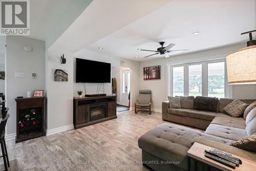 351323 17Th Line, East Garafraxa, ON - Indoor Photo Showing Living Room