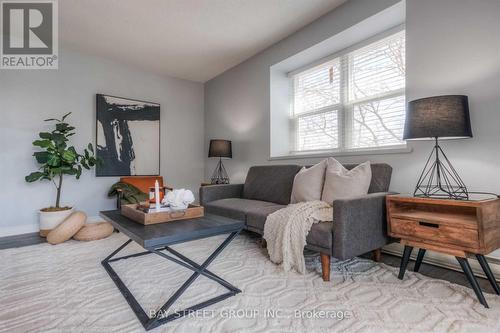 2 - 83 Westmount Road N, Waterloo, ON - Indoor Photo Showing Living Room