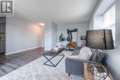 2 - 83 Westmount Road N, Waterloo, ON - Indoor Photo Showing Living Room