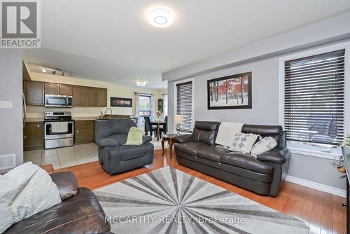 225 Berry Street, Shelburne, ON - Indoor Photo Showing Living Room