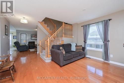 225 Berry Street, Shelburne, ON - Indoor Photo Showing Living Room