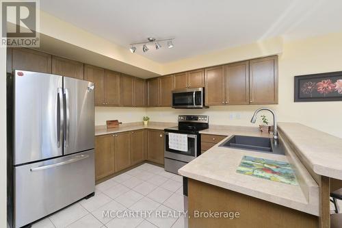 225 Berry Street, Shelburne, ON - Indoor Photo Showing Kitchen With Double Sink