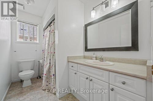 43 Peer Drive, Guelph, ON - Indoor Photo Showing Bathroom