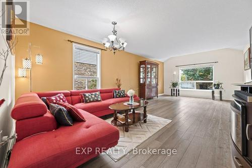 43 Peer Drive, Guelph, ON - Indoor Photo Showing Living Room