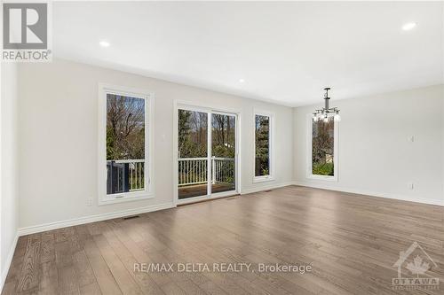 398 Marcel Street, Alfred And Plantagenet, ON - Indoor Photo Showing Living Room