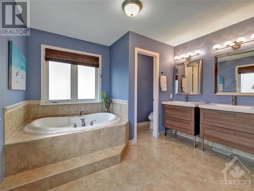 454 Brunskill Way, Kanata (9007 - Kanata - Kanata Lakes/Heritage Hills), ON - Indoor Photo Showing Bathroom