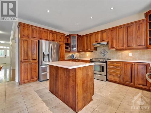 454 Brunskill Way, Kanata (9007 - Kanata - Kanata Lakes/Heritage Hills), ON - Indoor Photo Showing Kitchen