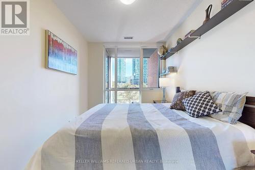 154 Sumach Street, Toronto, ON - Indoor Photo Showing Bedroom