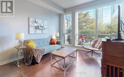 154 Sumach Street, Toronto, ON - Indoor Photo Showing Living Room