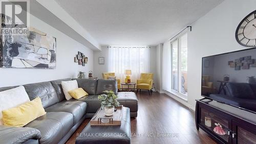 313 - 260 Davis Drive, Newmarket, ON - Indoor Photo Showing Living Room