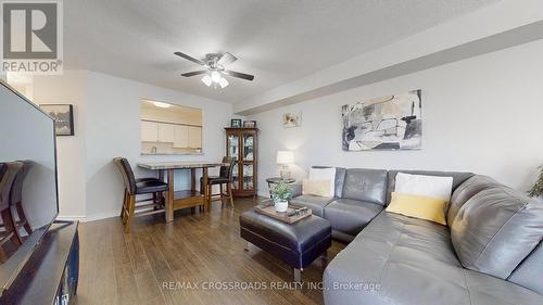 313 - 260 Davis Drive, Newmarket, ON - Indoor Photo Showing Living Room