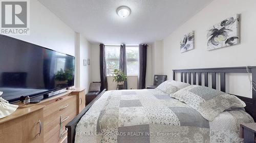 313 - 260 Davis Drive, Newmarket, ON - Indoor Photo Showing Bedroom