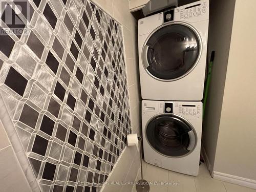 809 - 2585 Erin Centre Boulevard, Mississauga, ON - Indoor Photo Showing Laundry Room