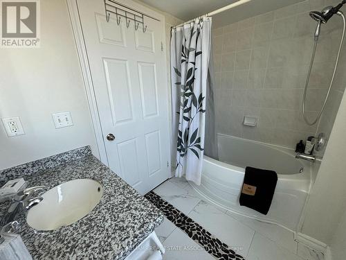 809 - 2585 Erin Centre Boulevard, Mississauga, ON - Indoor Photo Showing Bathroom