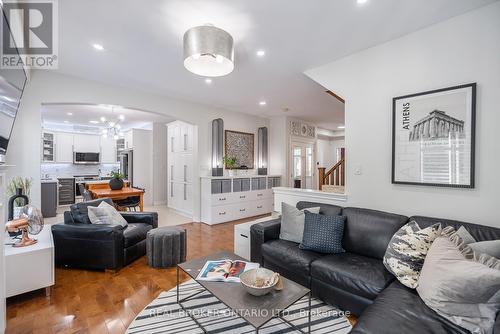 3246 Sharp Road, Burlington, ON - Indoor Photo Showing Living Room