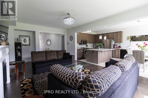 956 Sobeski Avenue, Woodstock, ON - Indoor Photo Showing Living Room