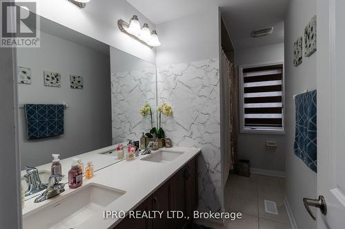 956 Sobeski Avenue, Woodstock, ON - Indoor Photo Showing Bathroom