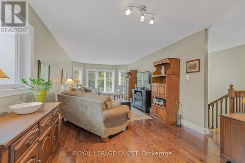 3270 Goldstein Road, Severn (Washago), ON - Indoor Photo Showing Living Room