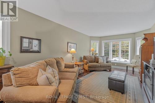 3270 Goldstein Road, Severn (Washago), ON - Indoor Photo Showing Living Room