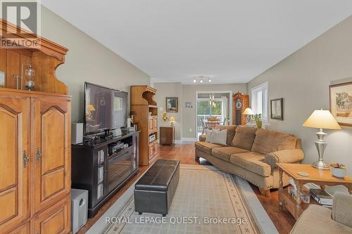 3270 Goldstein Road, Severn (Washago), ON - Indoor Photo Showing Living Room