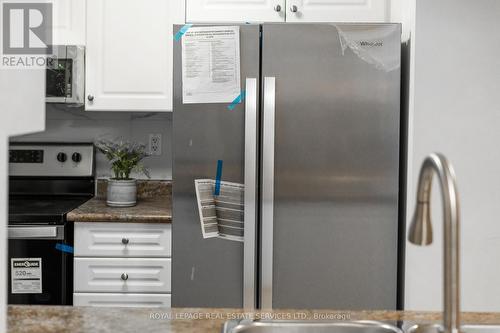 2831 - 3888 Duke Of York Boulevard, Mississauga, ON - Indoor Photo Showing Kitchen