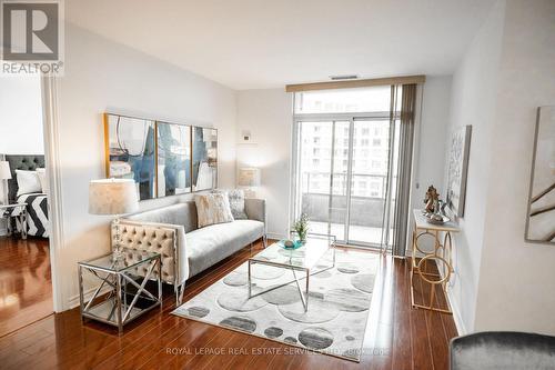 2831 - 3888 Duke Of York Boulevard, Mississauga, ON - Indoor Photo Showing Living Room