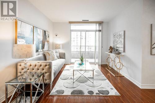 2831 - 3888 Duke Of York Boulevard, Mississauga, ON - Indoor Photo Showing Living Room