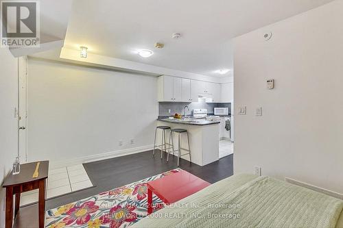 151 - 415 Jarvis Street, Toronto, ON - Indoor Photo Showing Kitchen