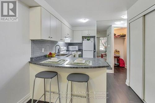 151 - 415 Jarvis Street, Toronto, ON - Indoor Photo Showing Kitchen