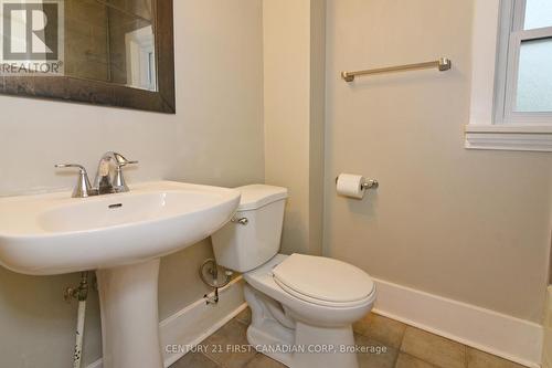 452 Charlotte Street, London, ON - Indoor Photo Showing Bathroom